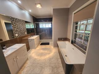 Scarlet Woods Big House - 2