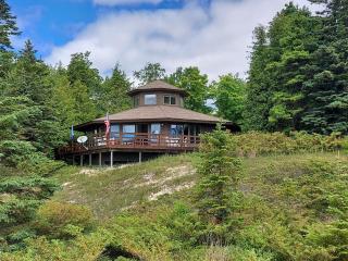 Octagon Beach House by Leavetown Vacations - - 9