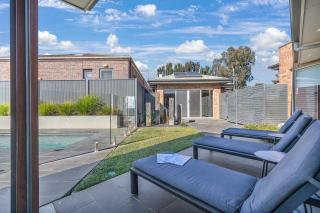 Blair Street - Luxury Home with Pool and Theatre - Moama - 4