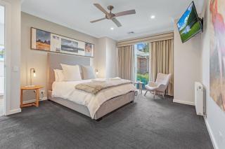 Blair Street - Luxury Home with Pool and Theatre - Moama - 3