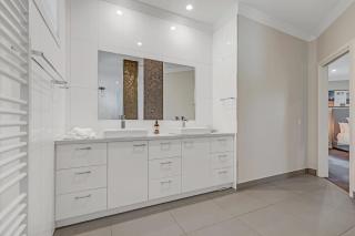 Blair Street - Luxury Home with Pool and Theatre - Moama - 1