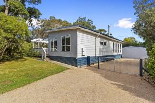 Cowes Beach and Boat House - 3