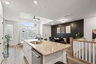 Luxurious King 3BR Townhouse in Uptown Charlotte! - Charlotte - 6