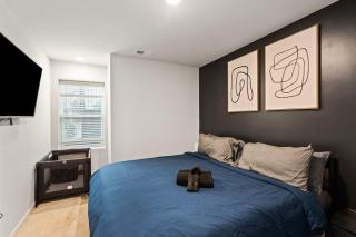 Luxurious King 3BR Townhouse in Uptown Charlotte! - 0