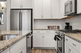 Luxurious King 3BR Townhouse in Uptown Charlotte! - 2