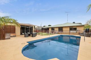Coastal Family Retreat - Torquay - 0