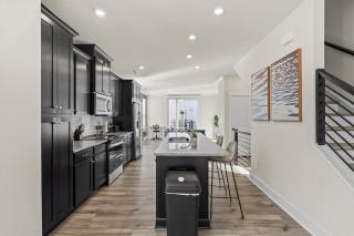 Luxurious King 3BR Townhouse in Uptown CLT! - Charlotte - 2