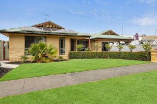 Coastal Family Retreat - Torquay - 4