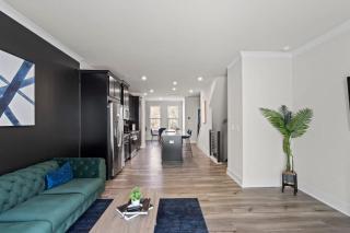 Luxurious King 3BR Townhouse Mins to Uptown CLT! - Charlotte - 0