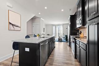 Luxurious King 3BR Townhouse Mins to Uptown CLT! - Charlotte - 9