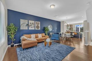 Luxurious King 3BR Townhouse Mins to Downtown! - Raleigh - 0