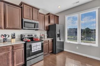 Luxurious King 3BR Townhouse Mins to Downtown! - Raleigh - 8