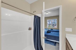 Luxurious King 3BR Townhouse Mins to Downtown! - Raleigh - 4