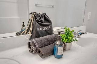 Luxurious King 3BR Townhouse Mins to Downtown! - Raleigh - 3