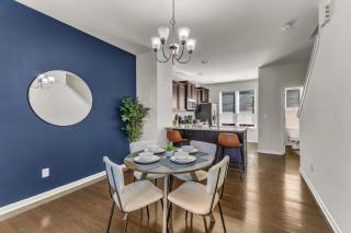 Upscale King 3BR Townhouse Mins to Downtown! - Raleigh - 7