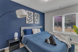 Upscale King 3BR Townhouse Mins to Downtown! - Raleigh - 6