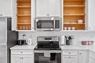 Luxurious King 3BR Townhouse Mins to Uptown CLT! - Charlotte - 6