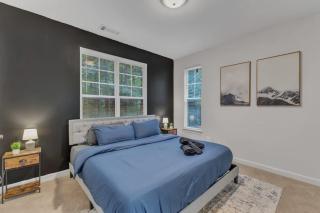 Upscale King 2BR Suite Mins to Downtown Raleigh! - Cary - 0
