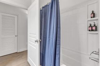 Upscale King 2BR Suite Mins to Downtown Raleigh! - Cary - 4