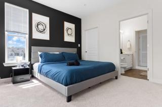 Upscale King 2BR Suite Mins to Downtown Raleigh! - Cary - 3