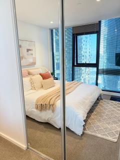 Lonsdale St Luxury CBD Family Apartment with FREE PARKING - Melbourne - 3