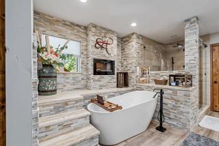 Water's Edge - Gorgeous Water Views! home - 6