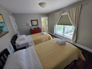 1878 RiverRun B&B - Waterfront, Self-Serve Breakfast, Game Room, WiFi, Trail and River access - Hancock - 6