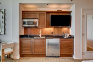 Amber Crest at The MGM Signature Tower 3 - 4