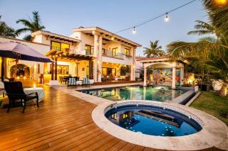 Magnificent Canal House with Dock and Adjacent Golf - - 9