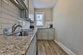 Stylish Apartment Near Downtown, Highways, Boston - - 3