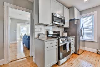 Stylish Apartment Near Downtown, Highways, Boston - - 5