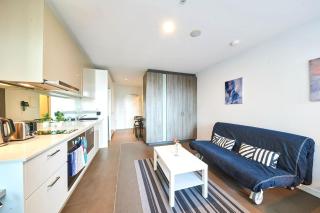 Sky-High Serenity with Stunning Views on Level 32 - Melbourne - 8