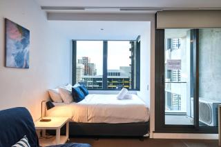 Sky-High Serenity with Stunning Views on Level 32 - Melbourne - 6