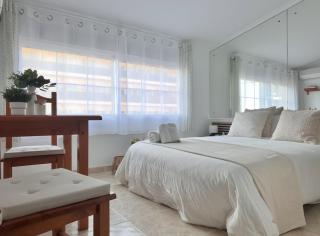 Cozy- 100m from the Beach with Pool & Perfect for2 - 9