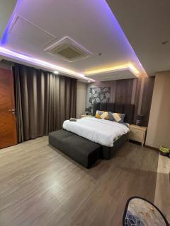 Modern 2BHK Apartment Goldcrest DHA - Lahore - 4