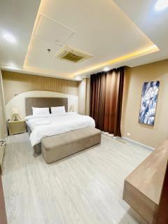 Modern 2BHK Apartment Goldcrest DHA - Lahore - 3