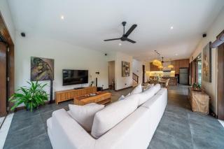 Villa Bettini Stylish 3BR with Pool Near Bintang - Seminyak - 2