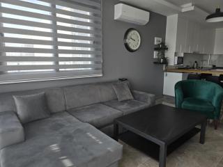 Darius Large Two-Bedroom Apartment at Caesar Resort - Dherinia - 8