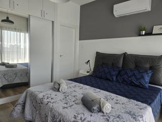 Darius Large Two-Bedroom Apartment at Caesar Resort - Dherinia - 4