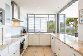 Zinc One - Oceanstays - ocean views - Yamba - 4