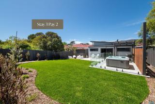 Kennington Beach Getaway with Spa - Rosebud - 0