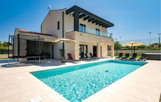 3 Bedroom Cozy Home In Nedescina - 0