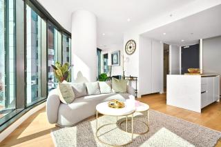 Mackenzie Marvel Stylish 2BR w Skyline Views - Melbourne - 0