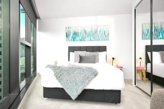 Mackenzie Marvel Stylish 2BR w Skyline Views - Melbourne - 4