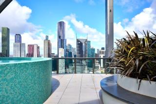 Mackenzie Marvel Stylish 2BR w Skyline Views - Melbourne - 3