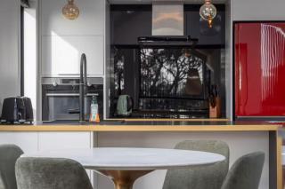 Modern Spacious Hillside Retreat with Scenic Views - 6