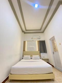 Hotel Riverside Manado - 2