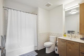 A Hollywood Escape Modern 2-Bedroom Complete w Hot Tub for Pure Bliss - Los Angeles - 7