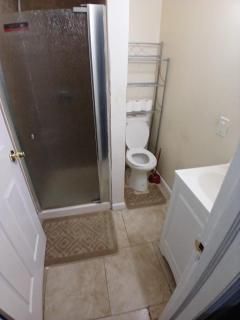 Z & Z APARtMENT 1 - Newark - 4