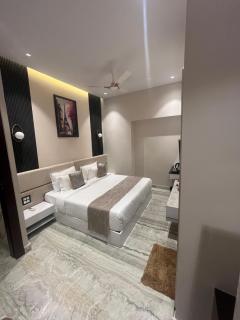 Shri Shyam Luxury Hotel in Har Ki Paudi - Haridwār - 0